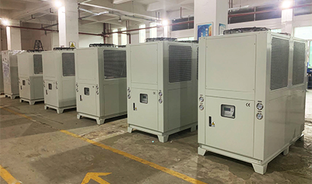 不會選冷水機設(shè)備？可以到玖一瞧瞧